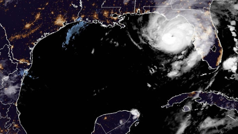 Fotografía satelital que muestra la tormenta tropical Idalia cerca de las costas de Florida, a 29 de agosto de 2023.