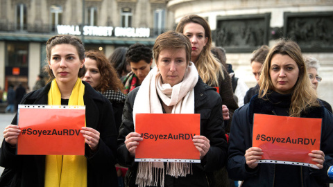 Caroline de Haas y otras feministas protestan en París contra las violaciones a mujeres el pasado noviembre. ALAIN JOCARD / AFP