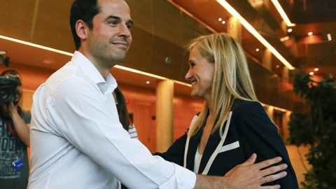 Cristina Cifuentes, junto al candidato de Ciudadanos, Ignacio Aguado. / EFE