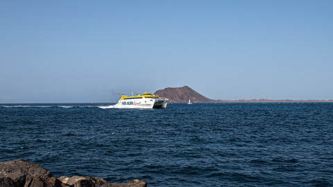 Vista de la Isla de Lobos desde Corralejo.