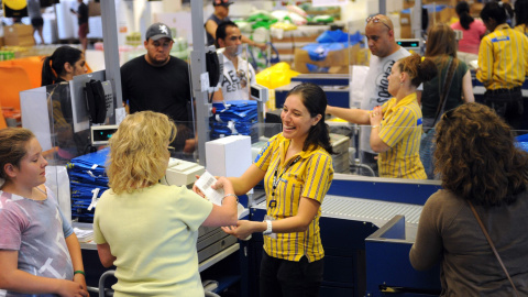 Linea de caja de una tienda de Ikea.