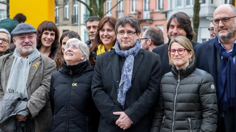 Foto de família del grup parlamentari electe de JxCat, aquest divendres a Brussel·les. / Stephanie Lecocq/EFE