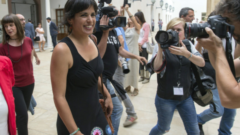 La líder de Podemos, Teresa Rodríguez, a su llegada al Parlamento andaluz en Sevilla para la votación de investidura de la presidenta de la Junta de Andalucía en funciones, Susana Díaz. EFE/Julio Muñoz