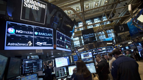 Un panel del banco Goldman Sachs en la bolsa de Wall Street. REUTERS