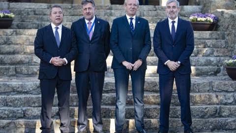 El Presidente de la Xunta con el Presidente de la Junta de Castilla León, Emiliano García Paje; el Presidente de Canarias y el Presidente de Hotusa en el Foro de La Toja-Vínculo Atlántico a 30/09/2023.