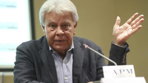 El expresidente del Gobierno, felipe González, durante la rueda de prensa que ha ofrecido este jueves desde Madrid.- EFE