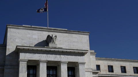 Detalle de la fachada del edificio de la Reserva Federal, en Washington. REUTERS/Leah Millis