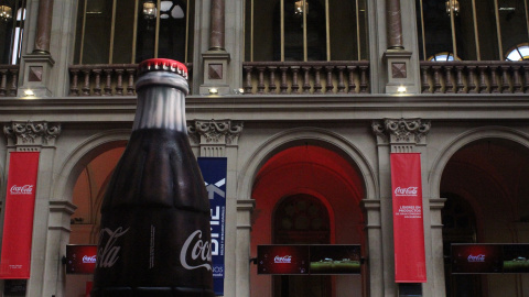 Coca-Cola European Partners ha iniciado este jueves su cotización en la bolsa de valores española en un acto en la Bolsa de Madrid. LORENA CALLE ESCRIBANO