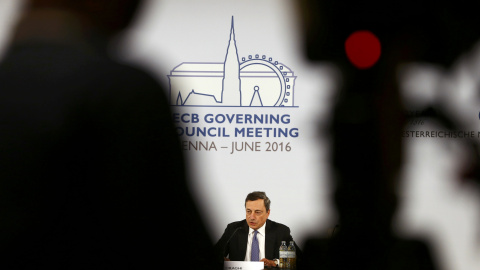 El presidente del BCE, Mario Draghi, durante la rueda de prensa tras la reunión del Consejo de Gobierno de la entidad en Viena. REUTERS/Leonhard Foeger