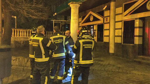 Lo bomberos acuden al lugar del accidente. EMERGENCIAS MADRID