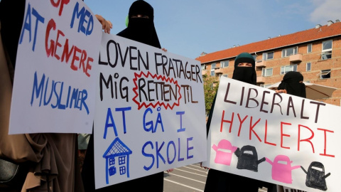 Mujeres con niqab protestando en Copenhagen. Reuters