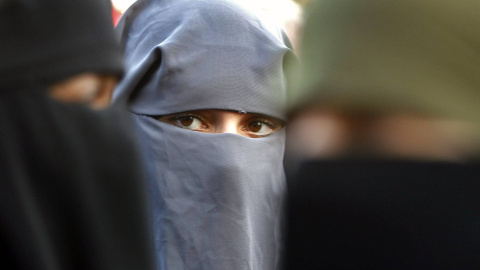 Prohibido el uso del burka y el niqab. Reuters