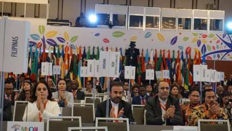 Delegaciones de los países no alineados, en la reunión ministerial del buró de coordinación del MNOAL. Efraín-González/ Prensa presidencial.