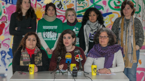 Las portavoces de la coordinadora de asociaciones de mujeres que han participado en Zaragoza en un encuentro estatal para preparar la huelga del 8 de marzo, que tiene carácter internacional.EFE/Javier Cebollada