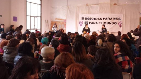 Mujeres que han participado en Zaragoza en un encuentro estatal para preparar la huelga del 8 de marzo, orquestada como una forma de hacer visibles todas las injusticias y discriminación a la que se ven sometidas.E.B.