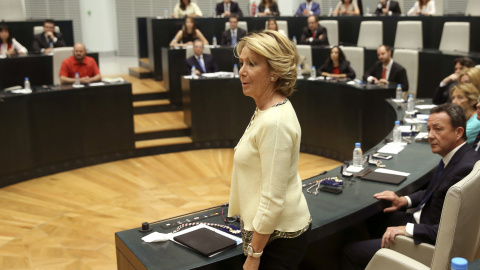 La portavoz del PP en el Ayuntamiento de Madrid, Esperanza Aguirreo, tras el acto de constitución del consistorio madrileño y la elección de Manuela Carmena, cabeza de lista de Ahora Madrid, como nueva alcaldesa de la ciudad . EFE/Chema Moy