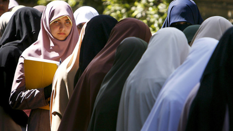 Estudiantes de la Universidad de El Cairo durante una protesta. REUTERS