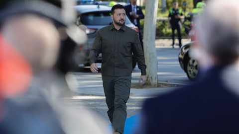 El presidente de Ucrania, Volodimir Zelenski, a su llegada al Palacio de Congresos de Granada para participar en la cumbre de la Comunidad Política Europea (CPE), este jueves.