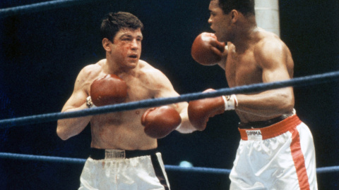 Foto del combate de Muhammad Ali contra el alemán Karl Mildenberger, por el título mundial el 10 de septiembre de 1966 en Fráncfort. EFE/EPA/WILLI GUTBERLET