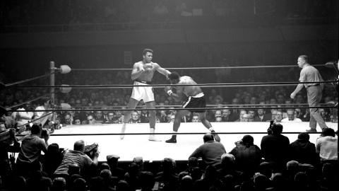 Foto del combate de Mohamed Ali/Cassius Clay contra Floyd Patterson en Las Vegas Convention Center , el 22 de noviembre de 1965. EFE/EPA/LAS VEGAS NEWS BUREAU