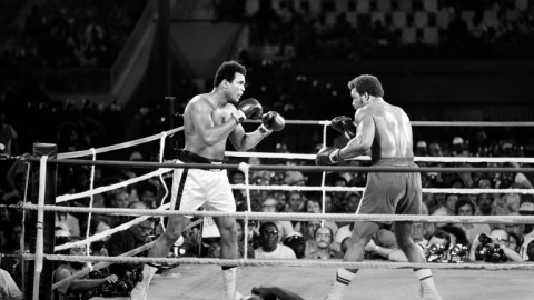 Mohamed Ali/Cassius Clay en su combate por el título mundial de los pesos pesados contra  George Foreman, en Kinshasa (Zaire) el30 de octubre de 1974. AFP