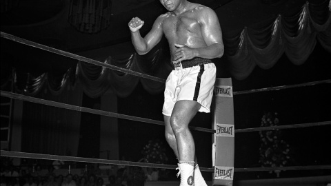 Mohamed Ali/Cassius Clay, en su combate contra contra Ron Lyleen el  Tropicana de Las Vegas, el 12 de mayo de 1975. EFE/EPA/LAS VEGAS NEWS BUREAU