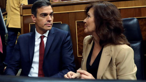 Pedro Sánchez y Carmen Calvo, este miércoles en el Congreso.EFE/Ballesteros