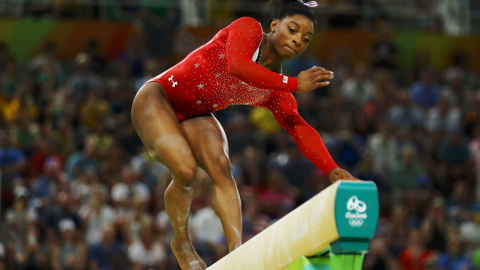 Simone Biles, durante la final de aparatos de gimnasia artística. REUTERS/Mike Blake