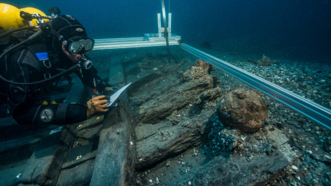 Trabajo arqueológico en las costas de Francia, en uno de los galeones españoles hundidos cuando se disponían a llegar a Inglaterra para invadirla.