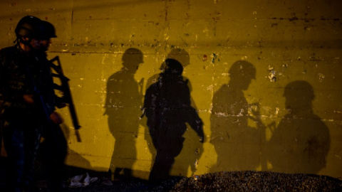 Miembros de la Policía Militar de Brasil en el Complejo de la Maré. - AFP