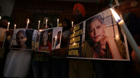 La periodista india Gauri Lankesh fue asesinada a tiros por tres personas no identificadas frente a su casa en Bangalore en septiembre de 2017.