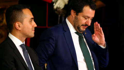 Los vicepresidentes del Gobierno italiano, Luigi de Maio (líder del Movimiento 5 Estrellas), y Matteo Salvini (líder de Liga Norte), en el Palacio Quirinal. REUTERS/Tony Gentile