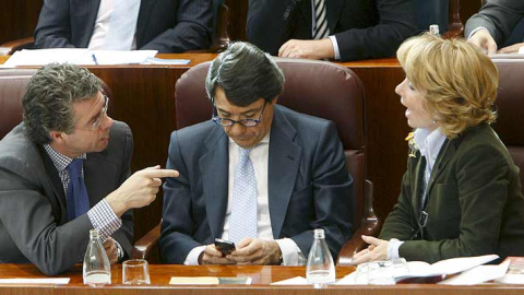 Francisco Granados, Ignacio González y Esperanza Aguirre, durante un pleno sobre la trama de espías. EFE/Fernando Alvarado