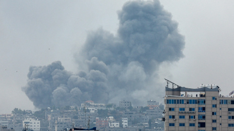 Humo procedente de los bombardeos de Israel en la franja de Gaza, a 9 de octubre de 2023.Mohammed Salem