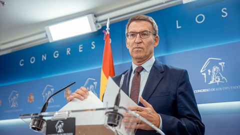 El líder del PP, Alberto Núñez Feijóo, en una rueda de prensa en el Congreso de los Diputados, a 3 de octubre de 2023, en Madrid