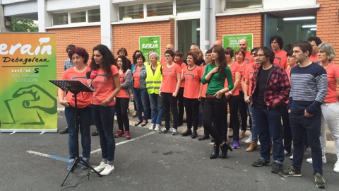 Varios de los convocantes en la localidad vasca de Debagoiena. GURE ESKU DAGO.