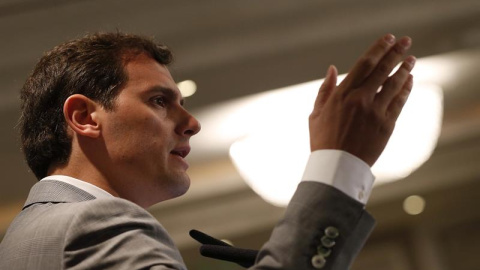 El presidente de Ciudadanos, Albert Rivera, durante su intervención en El Ágora de 'El Economista', un foro empresarial ante el que desgrana las líneas generales de su programa para las elecciones del 26J. EFE/Javier Lizón