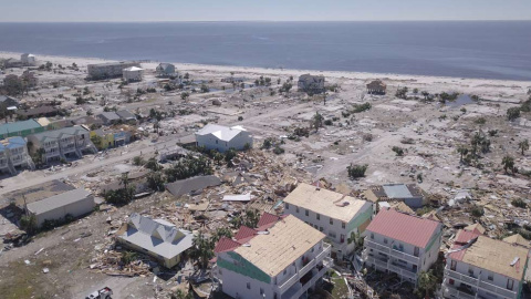 La foto aérea muestra las casas destruidas después del huracán Michael que se estrelló contra la costa noroeste de Florida en Mexico Beach, Florida, EE. UU., 11 de octubre de 2018. Fotografía tomada el 11 de octubre de 2018. Chris O'Meara /