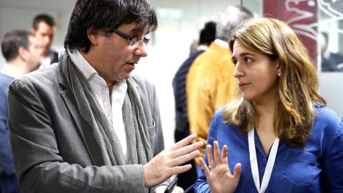 Carles Puigdemont y Marta Pascal, coordinadora general del Pdecat, en una foto de archivo. EFE