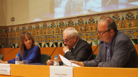 Ana Pardo de Vera, Ernest Maragall i Víctor Climent en col·loqui a la seu de l'Institut d'Estudis Catalans / Queralt Castillo Cerezuela