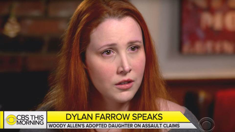 Imagen de la entrevista de Farrow con la cadena CBS donde la joven ha hablado por primera vez en tv sobre los abusos de Woody Allen