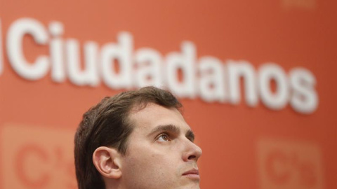 El presidente de Ciudadanos, Albert Rivera, durante la presentación hoy en Madrid de la Memoria Económica y el programa electoral del partido. EFE/Juan Carlos Hidalgo