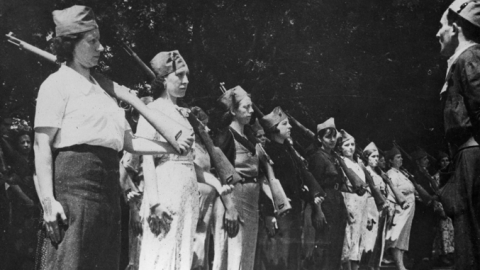 Instrucció del batalló femení.