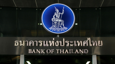 El logo del Banco de Tailandia (BoT en sus siglas en inglés), en su sede en Bankok. REUTERS