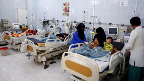 Niños enfermos de difteria en un hospital en Sanaa, Yemen. REUTERS/Khaled Abdullah