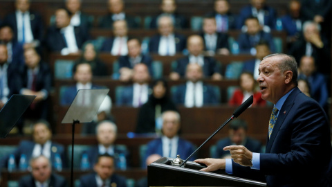 El presidente de Turquía Tayyip Erdogan en una reunión en el parlamento turco en Ankara. Reuters