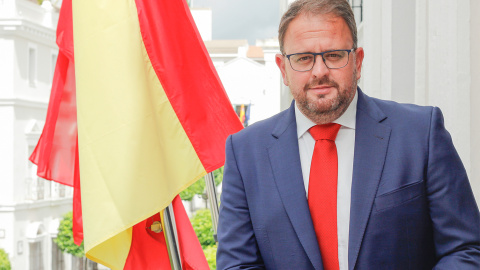 Antonio Rodríguez Osuna, alcalde de Mérida (PSOE), en un balcón del Ayuntamiento