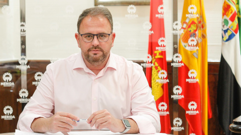 Antonio Rodríguez Osuna, alcalde de Mérida (PSOE), en su despacho