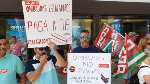 Protesta de los trabajadores de Ombuds en Huelva. CCOO