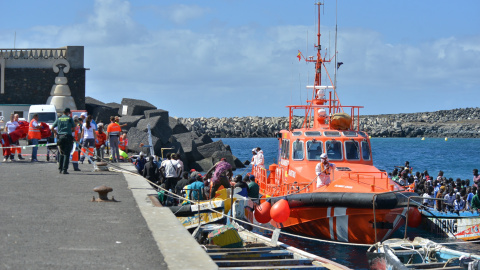 Llegada de una embarcación de migrantes a El Hierro, a 21 de octubre de 2023.